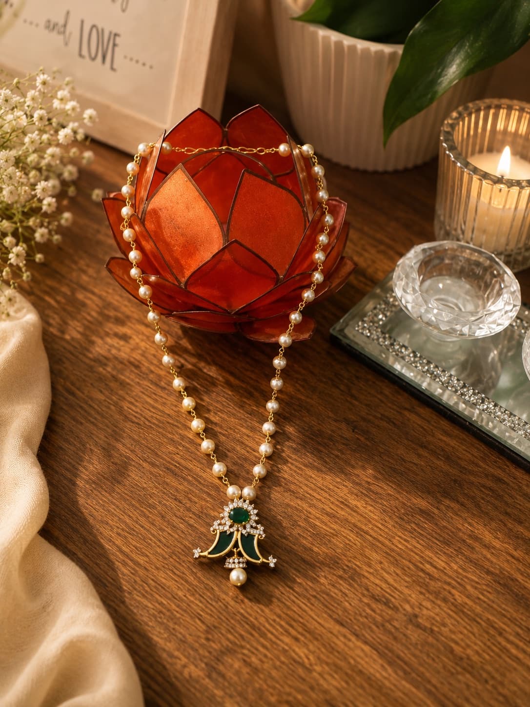Pearl Chain With Pendant jewellery in Green Pendant, Fancy Jewellery