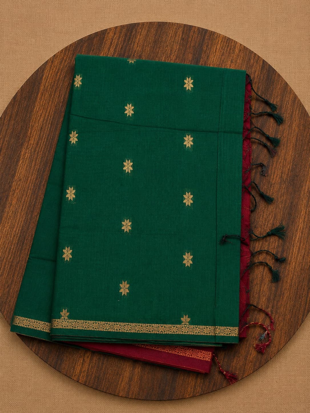 Green Saree With Zari Motifs And Maroon Border in Green / Maroon, Maheshwari Cotton