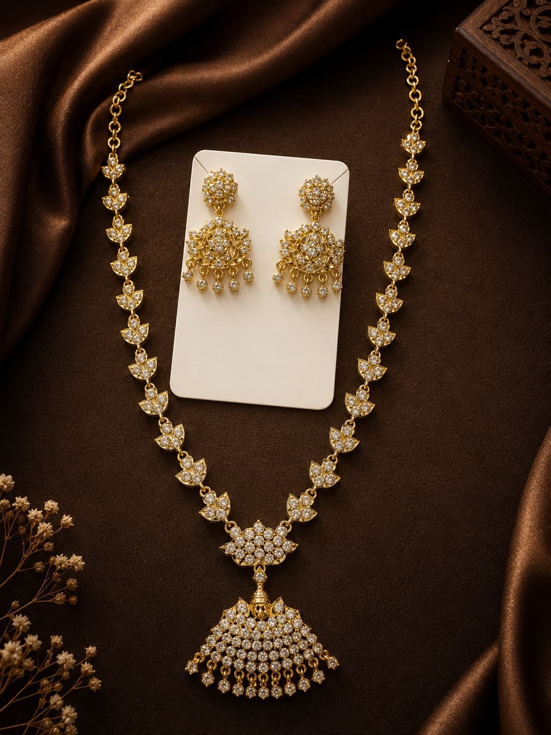 Micro Gold-Plated Stone Necklace Set jewellery in Gold / White